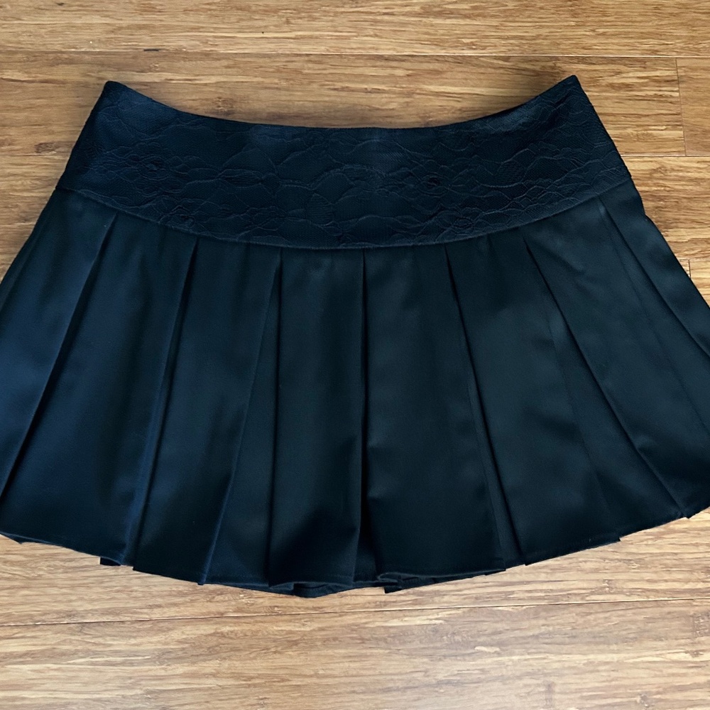Bebe Black Lace Waist Pleated Mini Skirt, Size 8 - Picture 13 of 16